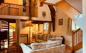 Unique 17C Listed Barn In A Shropshire Hamlet.